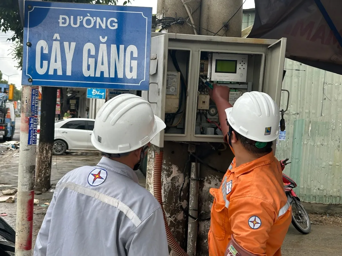 Khánh Hòa: Cơ bản khôi phục điện, nước, viễn thông, đẩy nhanh tái thiết sau mưa lũ - Ảnh 1.