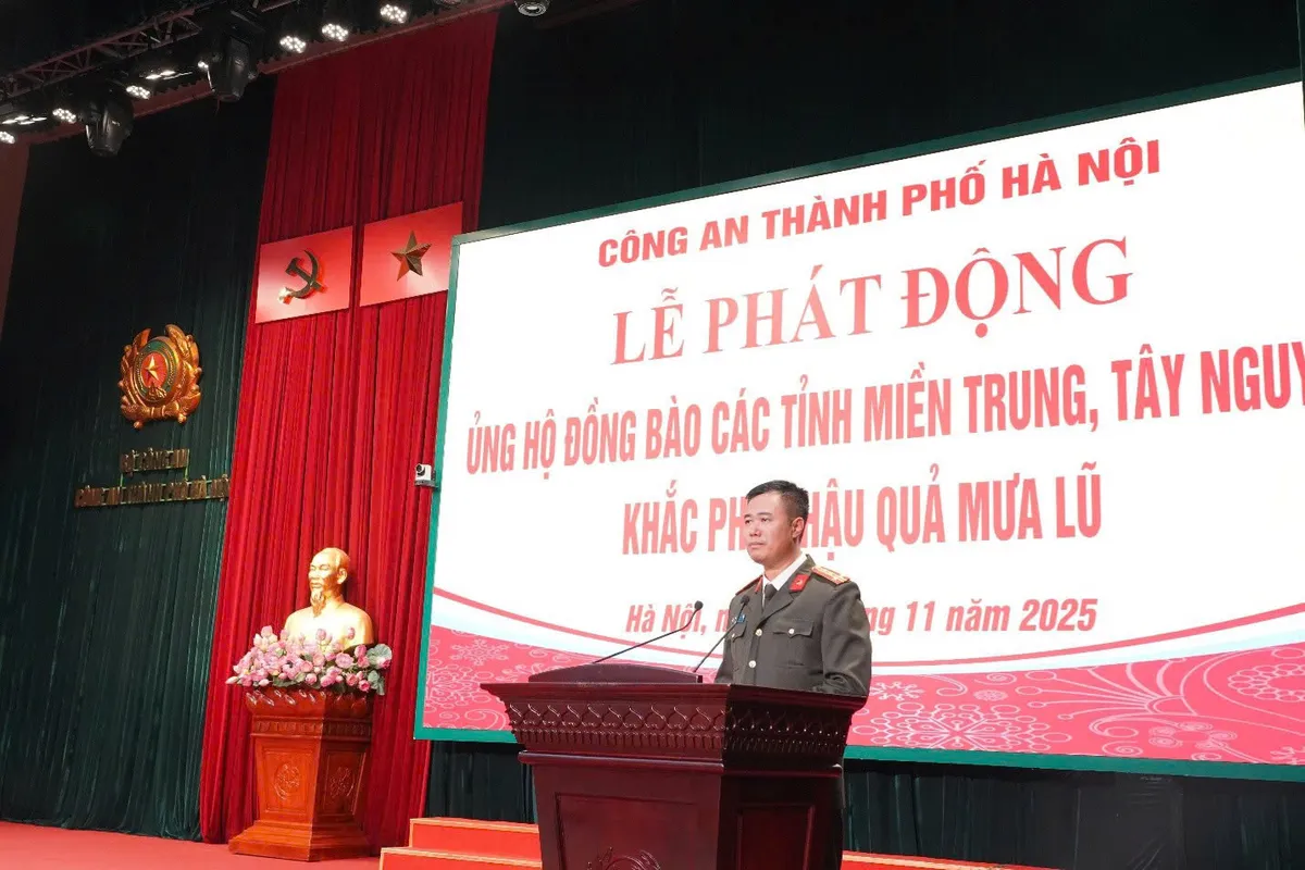 Công an Hà Nội phát động ủng hộ đồng bào bị thiệt hại do mưa lũ - Ảnh 2.