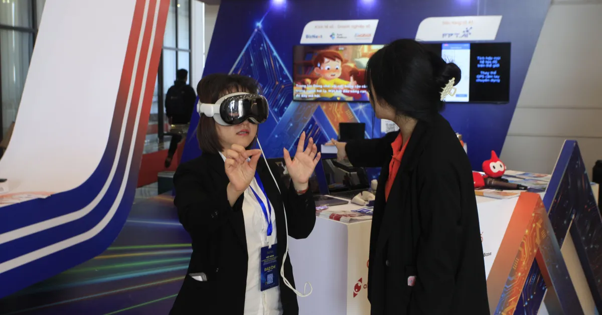 Quảng Ninh đón sóng đầu tư, quyết tâm đột phá bằng KHCN và chuyển đổi số - Ảnh 2.