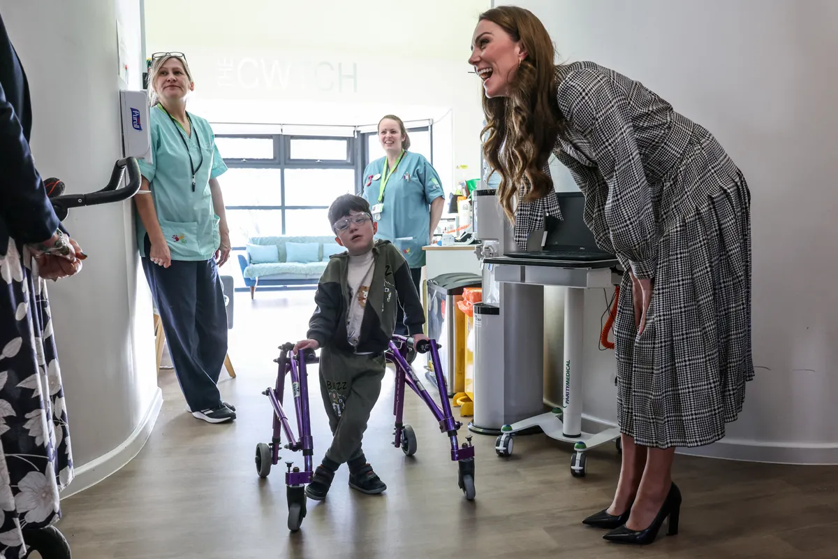 Công nương Kate: Khi lòng nhân ái trở thành sức mạnh chữa lành - Ảnh 3.