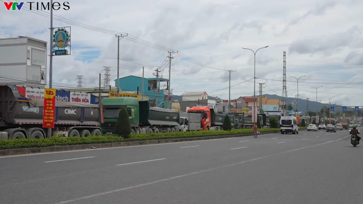 TP Hồ Chí Minh: Xử lý bất cập sau khi phân lại làn giao thông Quốc lộ 51- Ảnh 1. TP Hồ Chí Minh: Xử lý bất cập sau khi phân lại làn giao thông Quốc lộ 51- Ảnh 1.