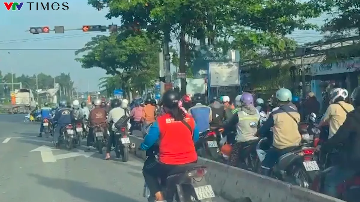 TP Hồ Chí Minh: Xử lý bất cập sau khi phân lại làn giao thông Quốc lộ 51- Ảnh 2. TP Hồ Chí Minh: Xử lý bất cập sau khi phân lại làn giao thông Quốc lộ 51- Ảnh 2.