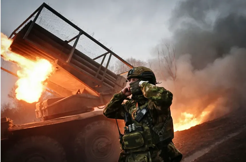 Ukraine tấn công UAV nhà máy hóa chất lớn của Nga ở Crimea- Ảnh 1.