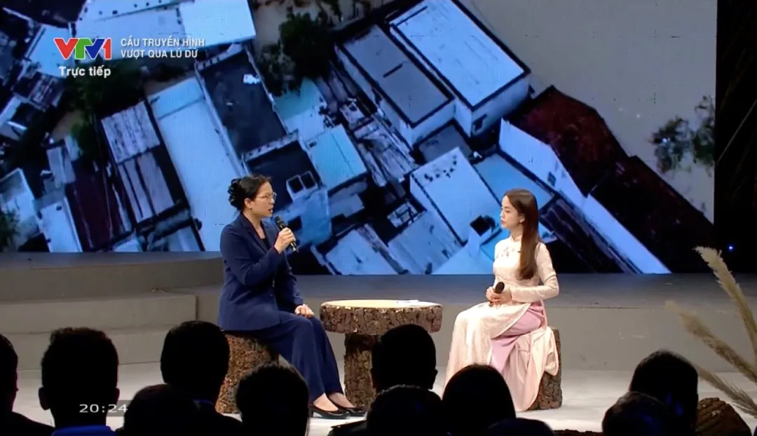 Cầu truyền hình 'Vượt qua lũ dữ': Kết nối triệu tấm lòng hướng về vùng lũ miền Trung- Ảnh 2. Cầu truyền hình 'Vượt qua lũ dữ': Kết nối triệu tấm lòng hướng về vùng lũ miền Trung - Ảnh 3.