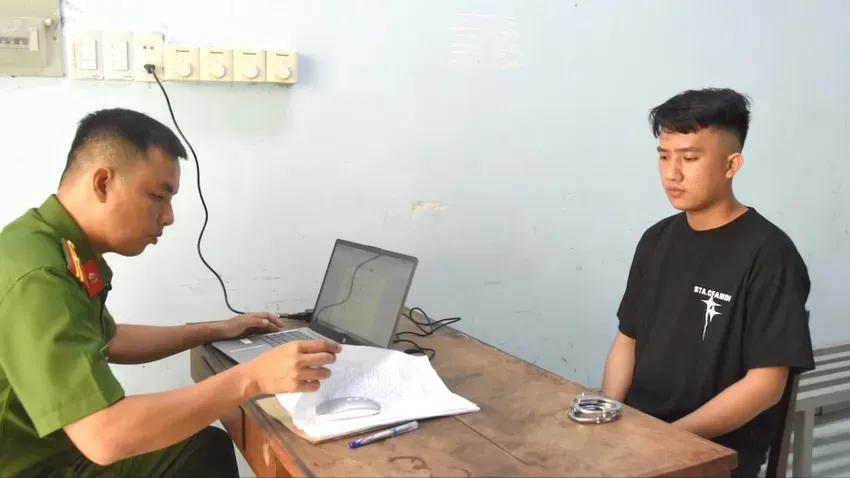 Cướp tiệm vàng để có tiền chuộc xe cho vợ - Ảnh 1.