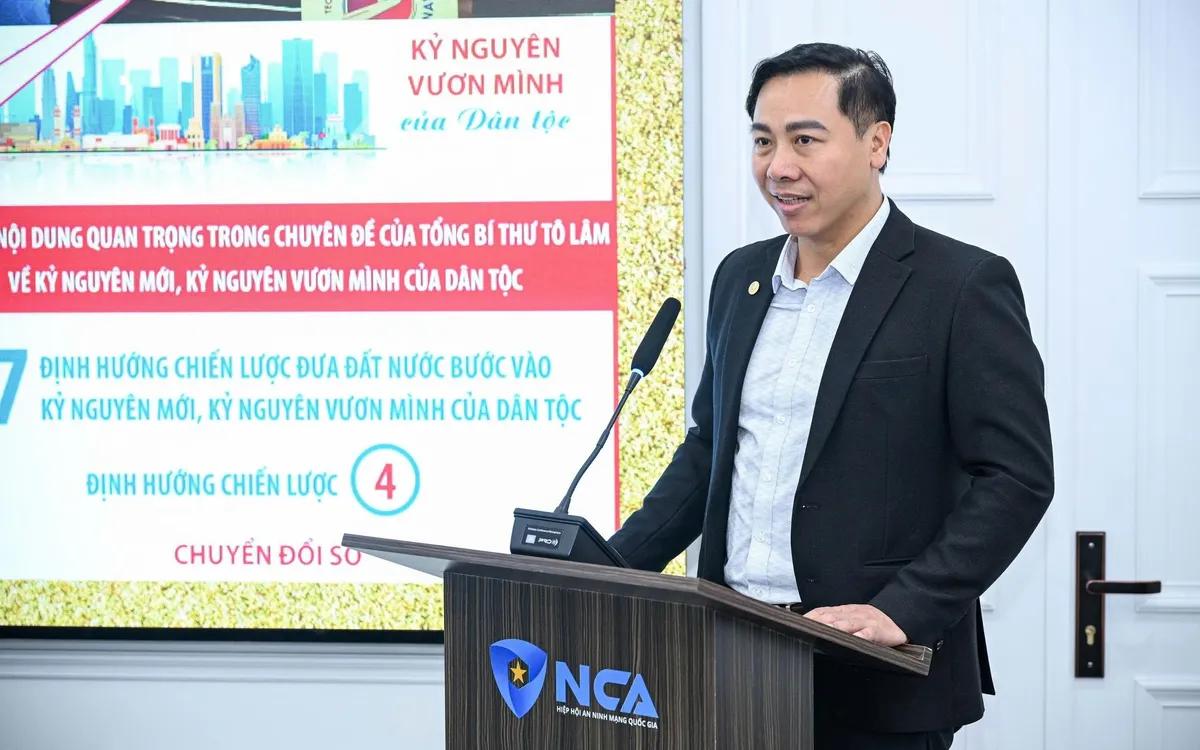 Thượng tá Nguyễn Đình Đỗ Thi, Phó Trưởng phòng An ninh thông tin mạng, Cục An ninh mạng và phòng, chống tội phạm sử dụng công nghệ cao chia sẻ tại hội thảo - Ảnh: VGP