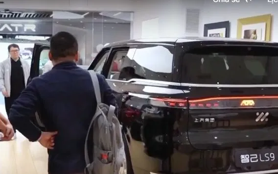 Người Trung Quốc đua mua xe điện trước hạn trợ cấp