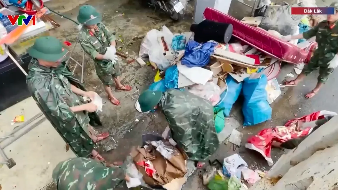 Đắk Lắk cấp bách xử lý môi trường sau lũ - Ảnh 2.