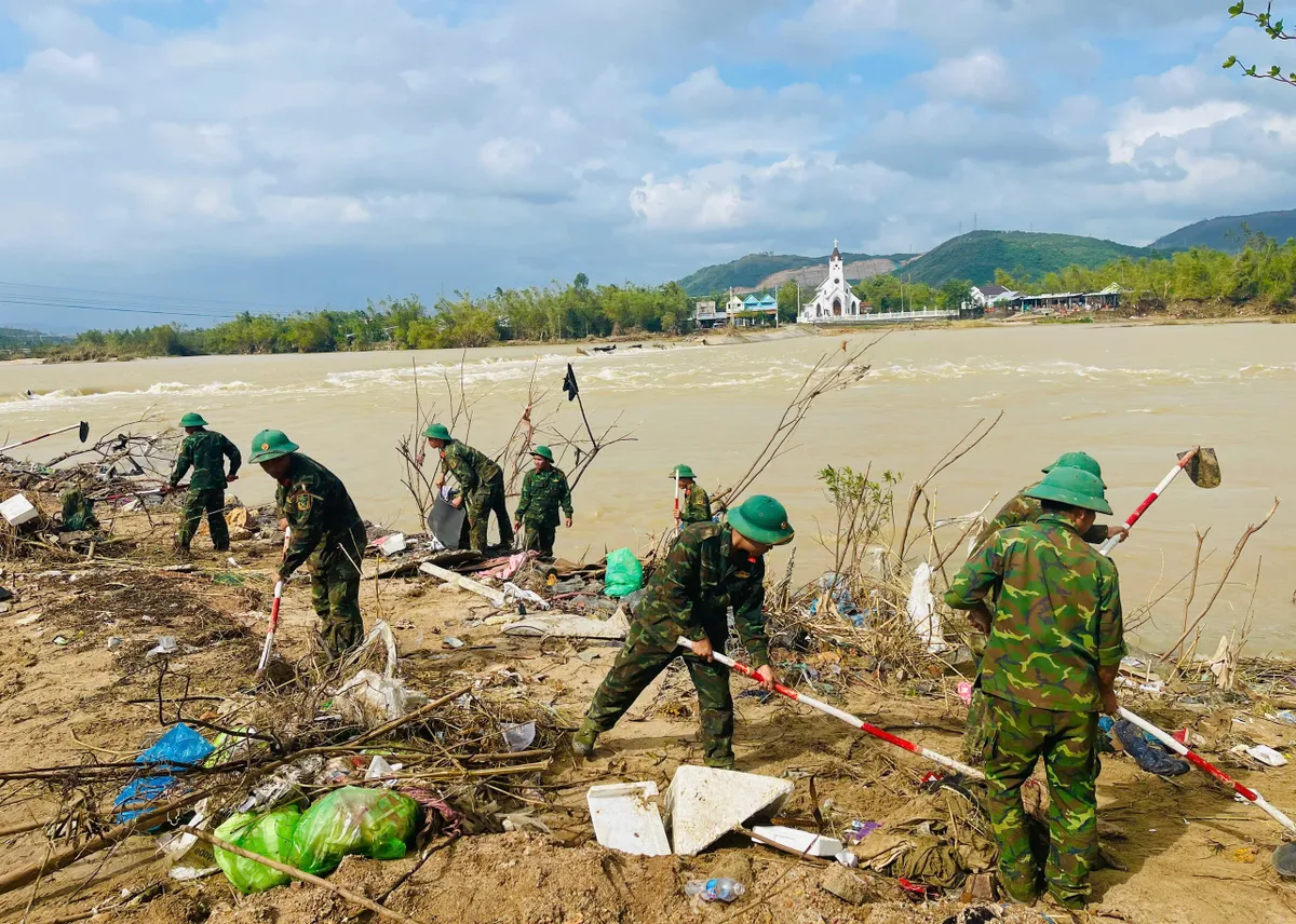 Chỗ dựa vững chắc của đồng bào lúc gian khó - Ảnh 2.