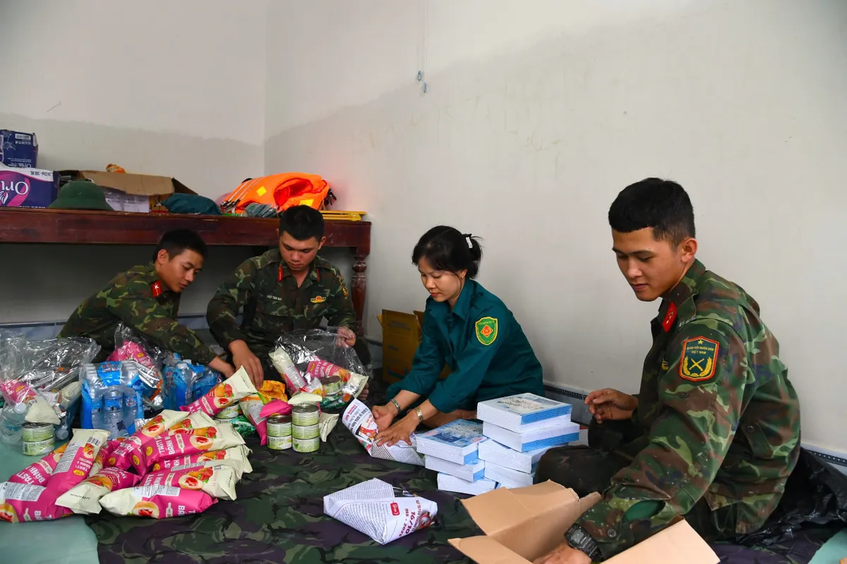 Chỗ dựa vững chắc của đồng bào lúc gian khó - Ảnh 5.