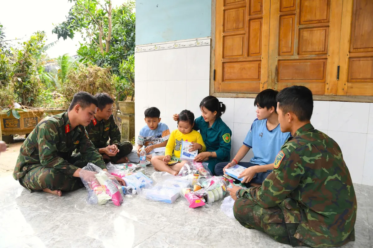 Chỗ dựa vững chắc của đồng bào lúc gian khó - Ảnh 6.