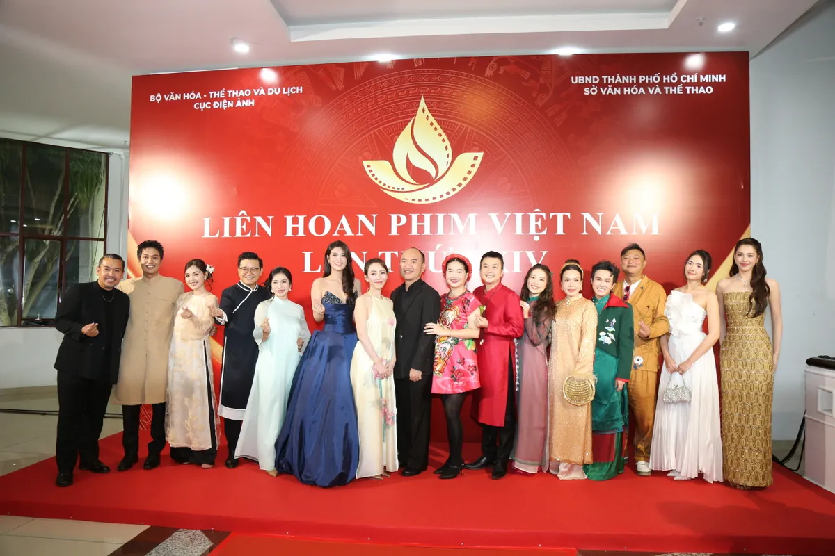Thảm đỏ bế mạc LHP Việt Nam lần thứ XXIV hội ngộ nhiều đoàn phim Việt nổi bật - Ảnh 4.