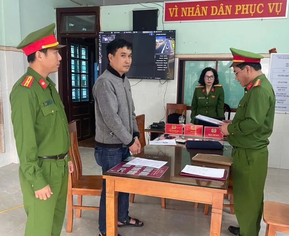 Tự ý mang sổ đỏ được nhờ đứng tên đi vay hàng tỷ đồng - Ảnh 1.