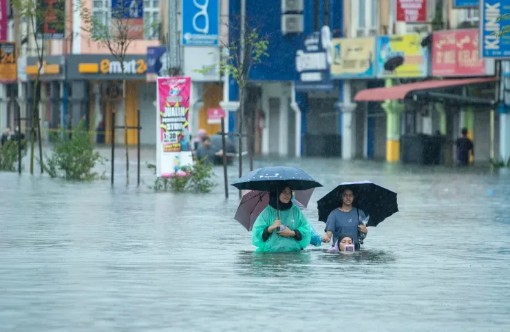 Thái Lan triển khai hoạt động cứu trợ lũ lụt quy mô lớn - Ảnh 2.