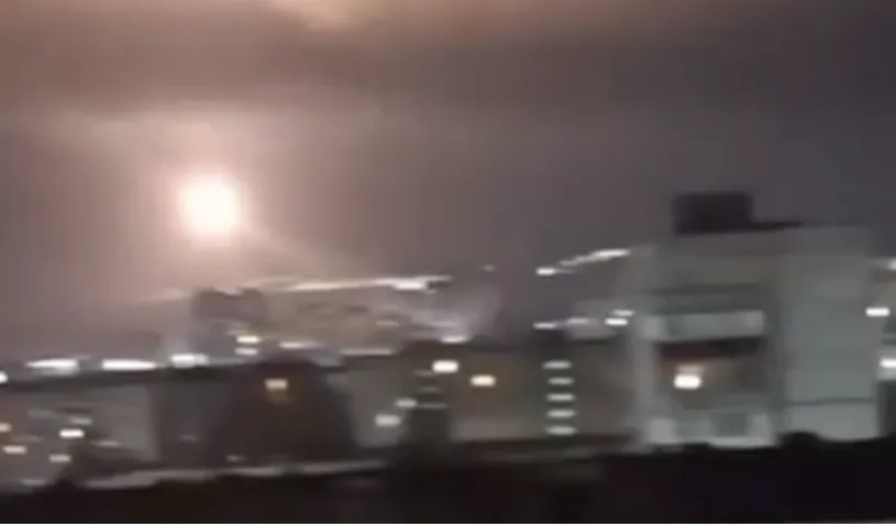 Nga tấn công tên lửa vào thủ đô Ukraine, ít nhất 7 người thiệt mạng - Ảnh 1.