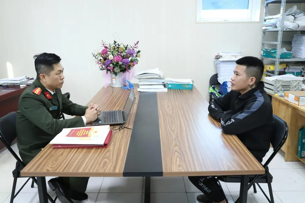 Khởi tố 2 đối tượng đưa 24 người xuất khẩu lao động bất hợp pháp bằng đường biển - Ảnh 1.