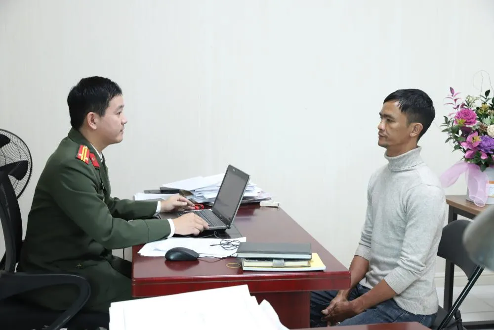 Khởi tố 2 đối tượng đưa 24 người xuất khẩu lao động bất hợp pháp bằng đường biển - Ảnh 2.