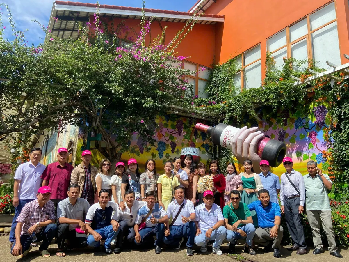 Du lịch cuối năm sôi động với chuỗi tour lễ hội- Ảnh 2.