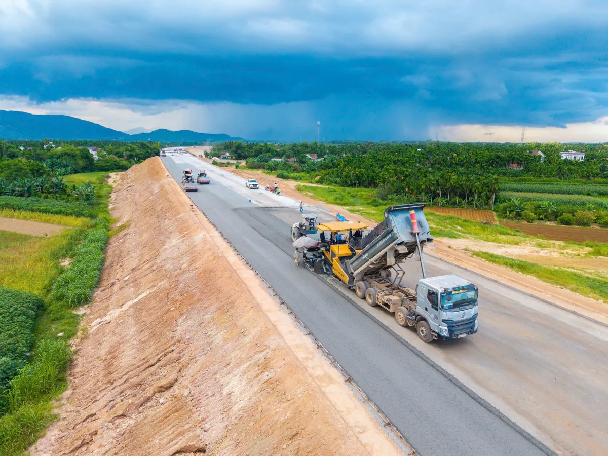 Nhận diện 5 nhóm dự án giao thông cần tăng tốc để đẩy tiến độ giải ngân vốn đầu tư công - Ảnh 1.