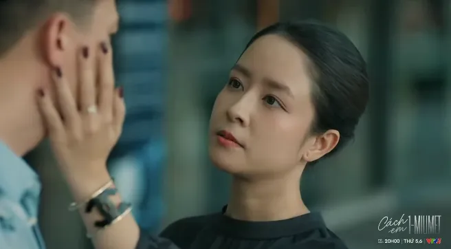 Cách em 1 milimet - Tập 25: Viễn bị "My - Bí thư A5" vuốt má- Ảnh 2.