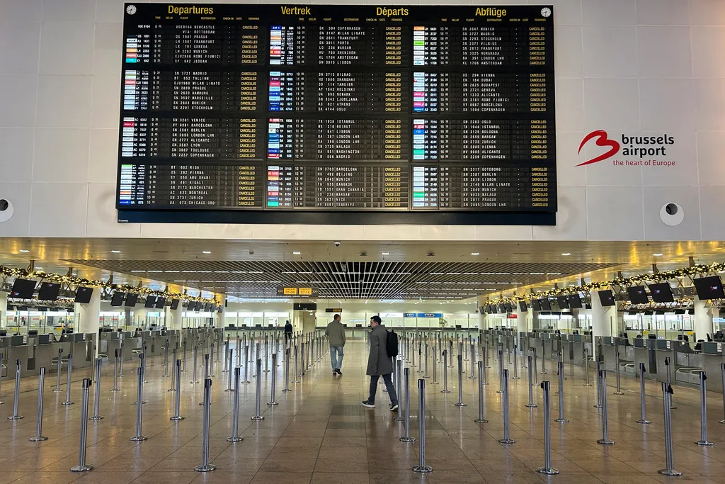 Đình công toàn quốc tại Bỉ làm gián đoạn trường học, chuyến bay và giao thông - Ảnh 1.