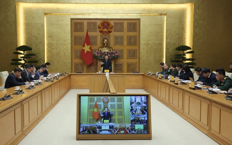 Phó Thủ tướng Trần Hồng Hà: Tập trung khắc phục hậu quả mưa lũ, khẩn trương ứng phó bão số 15 - Ảnh 1.