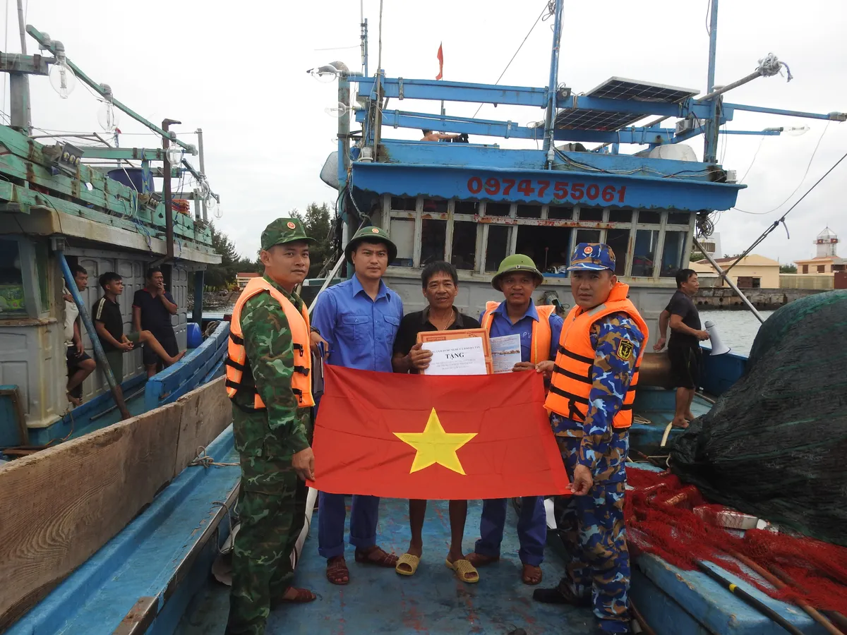 Đặc khu Trường Sa khẩn trương ứng phó bão số 15 (Koto) - Ảnh 2.