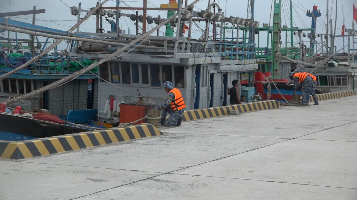 Đặc khu Trường Sa khẩn trương ứng phó bão số 15 (Koto) - Ảnh 1.