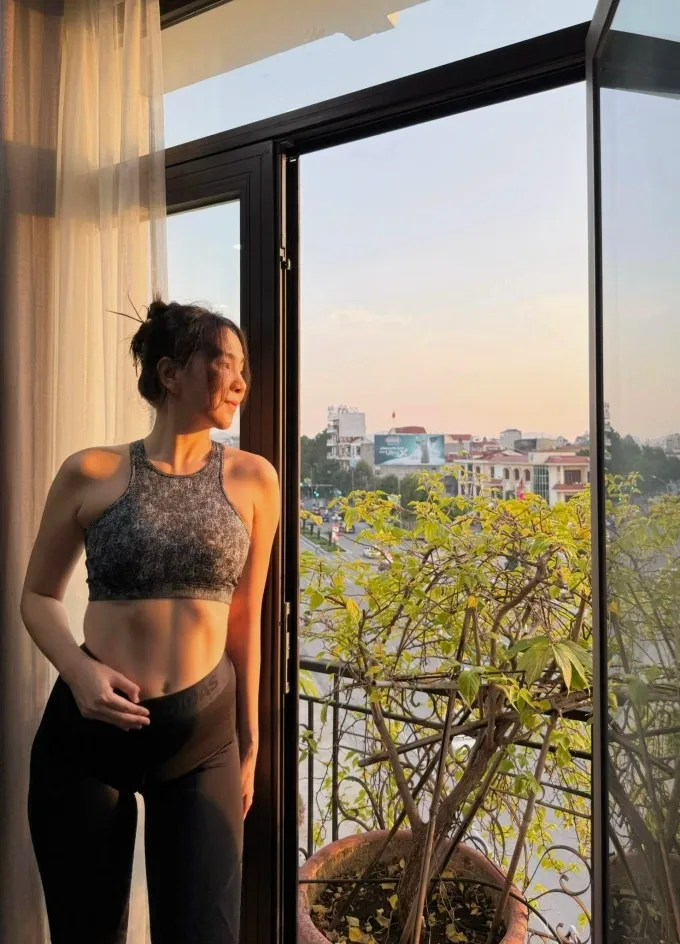 L&ecirc; Giang tạm dừng đ&oacute;ng phim v&igrave; sức khỏe, v&oacute;c d&aacute;ng "g&aacute;i một con" Mai Ngọc - Ảnh 8.