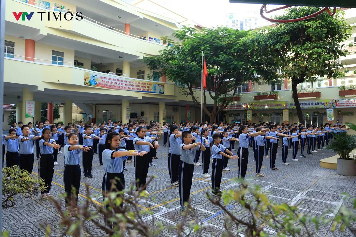 Học sinh TP Hồ Ch&iacute; Minh t&iacute;ch cực tập luyện, hướng đến kỷ lục V&otilde; nhạc Vovinam- Ảnh 9.