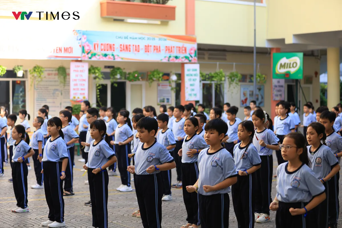 Học sinh TP Hồ Ch&iacute; Minh t&iacute;ch cực tập luyện, hướng đến kỷ lục V&otilde; nhạc Vovinam- Ảnh 3.