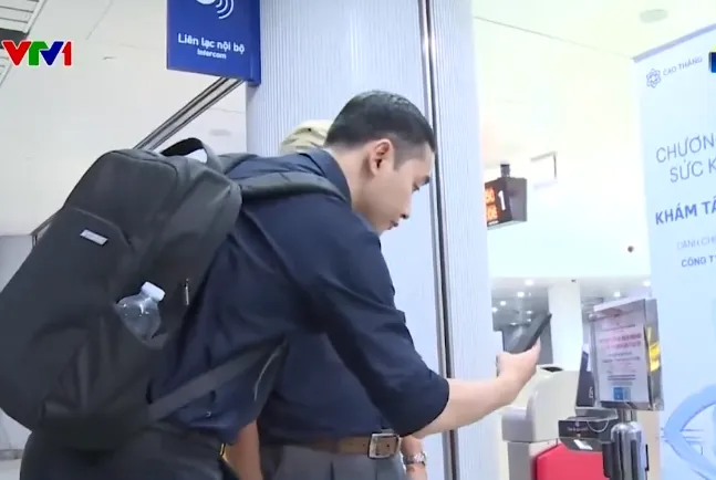 Nghĩa đồng b&agrave;o lan tỏa: QR quy&ecirc;n g&oacute;p phủ khắp metro, qu&aacute;n ăn, mạng x&atilde; hội - Ảnh 1.