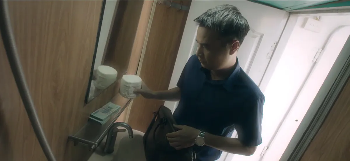 Lằn ranh - Tập 19: Khắc nổi điên vì hành động "tự hủy" của Vinh - Ảnh 10.