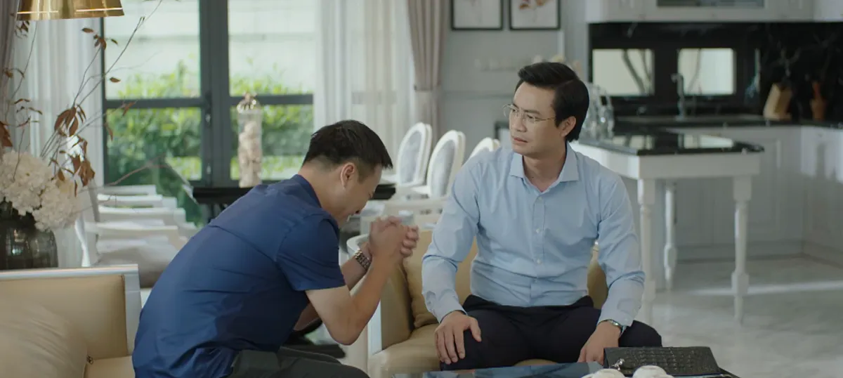 Lằn ranh - Tập 19: Khắc nổi điên vì hành động "tự hủy" của Vinh - Ảnh 11.