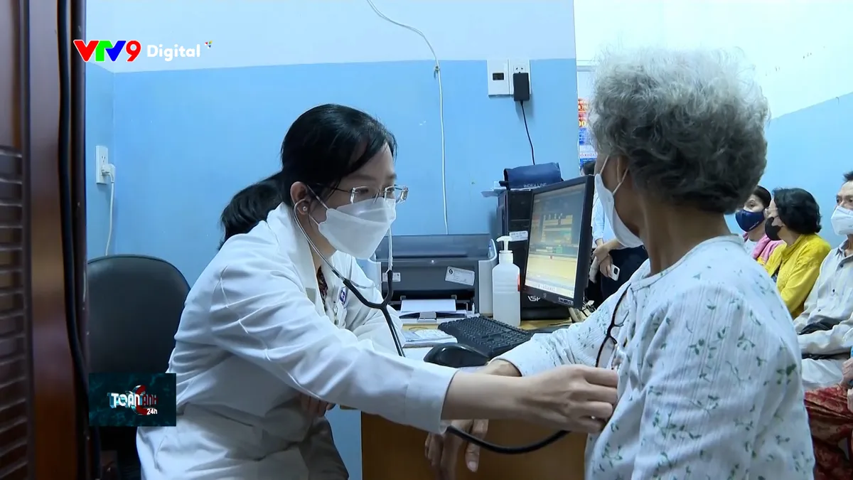 TP. Hồ Chí Minh: Người cao tuổi được phát thẻ BHYT miễn phí