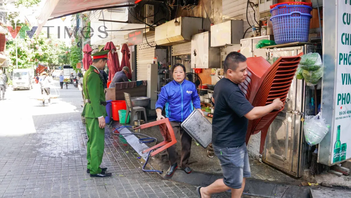 Hà Nội dẹp vỉa hè xây dựng phường văn minh kiểu mẫu - Ảnh 3.
