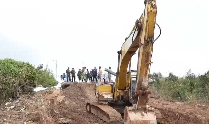 Gia Lai chạy đua gia cố h&agrave;ng trăm m&eacute;t đ&ecirc; bị vỡ sau lũ dữ - Ảnh 2.