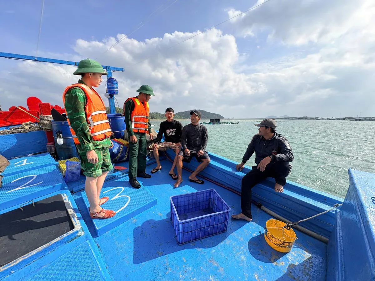Bộ đội Biên phòng Khánh Hòa kích hoạt toàn bộ phương án, chủ động ứng phó bão số 15 - Ảnh 3.