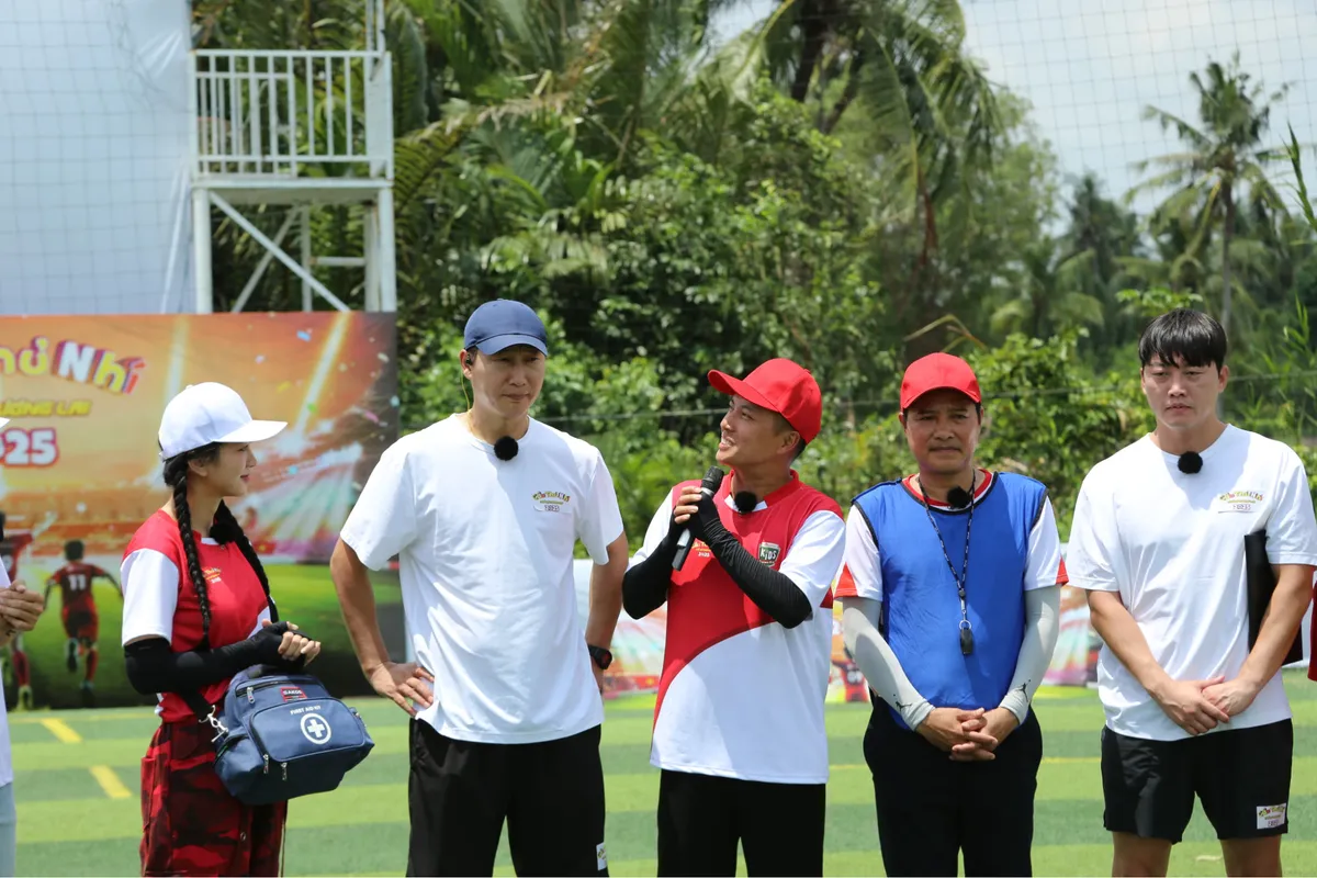 HLV Kim Sang Sik dự đoán về tương lai của các Cầu thủ nhí 2025 - Ảnh 2.