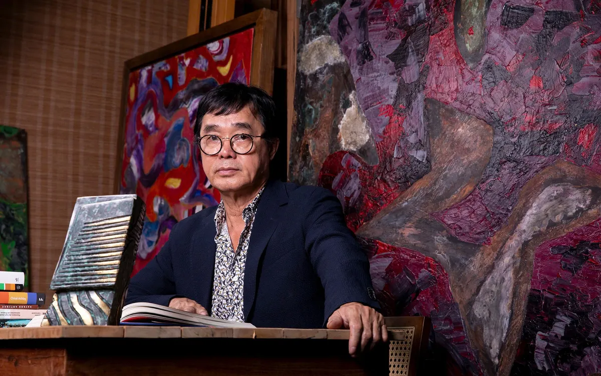 Họa sĩ Đinh Phong mang đến nhiều cái nhìn mới mẻ với các tác phẩm tạo hình ở triển lãm lần này