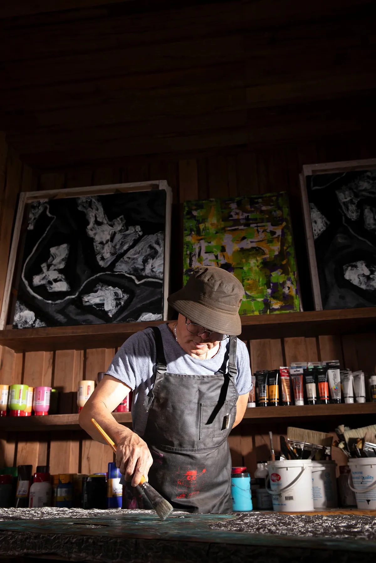 Đối thoại với cảm xúc qua nghệ thuật tạo hình của họa sĩ Đinh Phong - Ảnh 1.