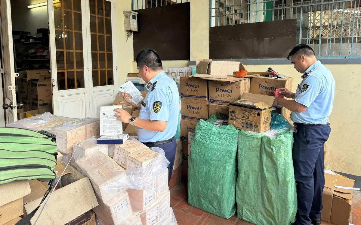 Hải quan liên tiếp ngăn chặn các lô hàng quá cảnh chứa hàng giả, gian lận xuất xứ