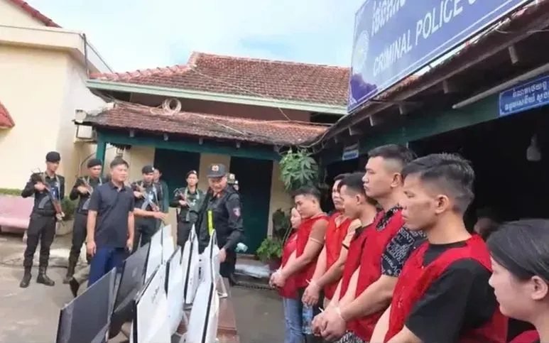 Thủ tướng gửi thư khen Công an Lai Châu triệt phá tổ chức lừa đảo hơn 300 tỷ đồng của 8.000 người - Ảnh 1.