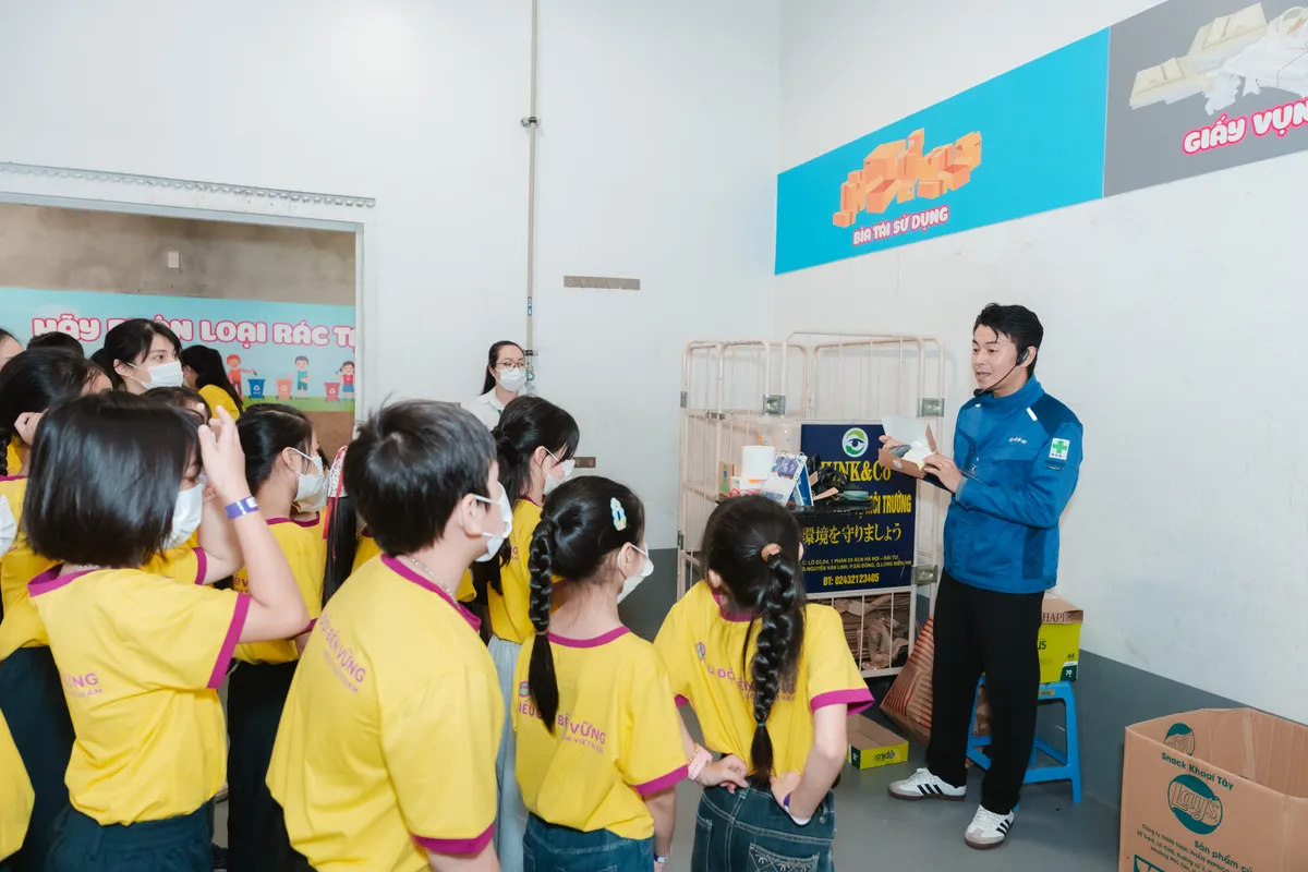 Trao học bổng trải nghiệm việc l&agrave;m cho học sinh trường nghề- Ảnh 2.