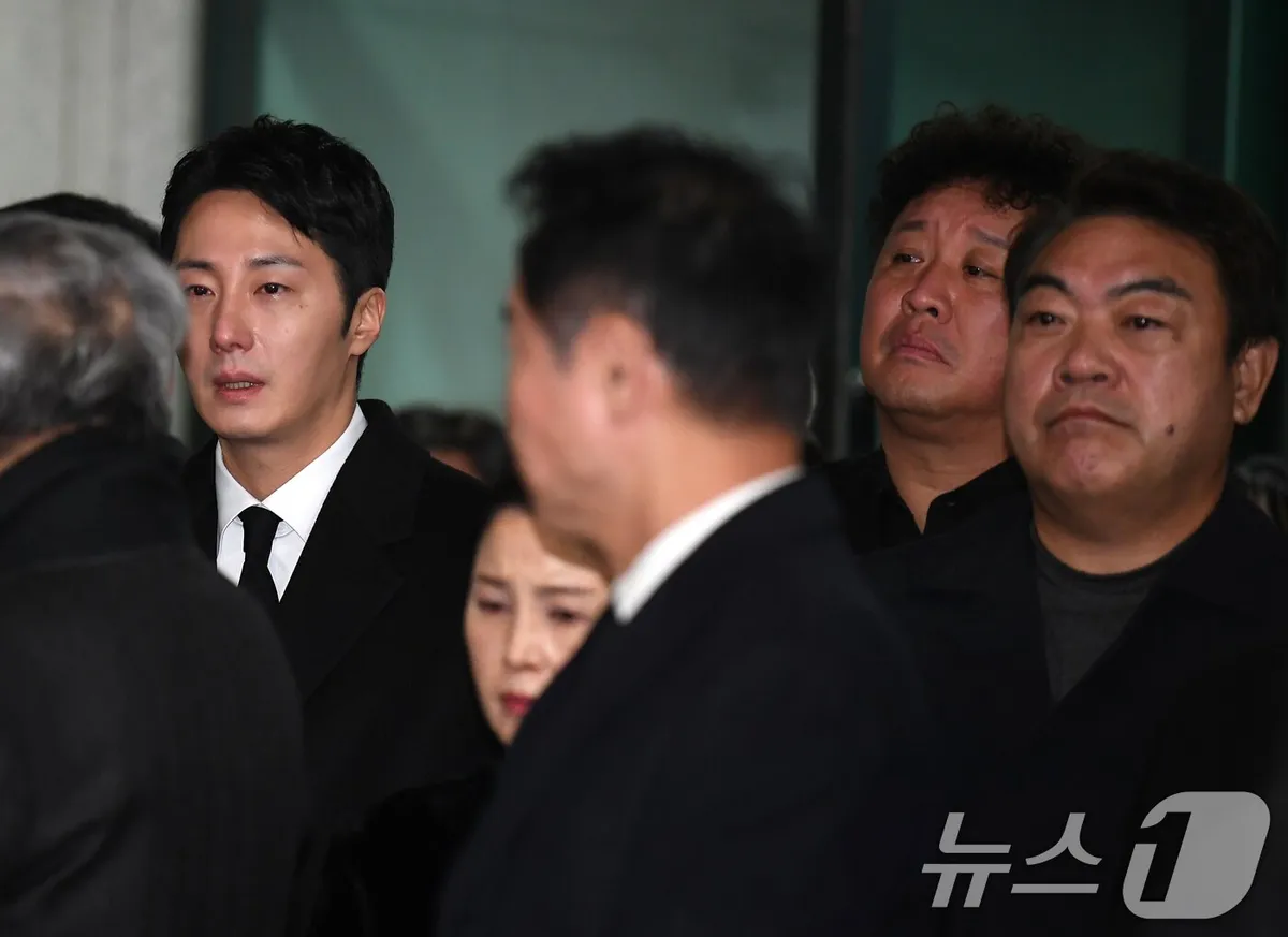 Gia đình, đồng nghiệp tiễn biệt "ông nội quốc dân" Lee Soon Jae - Ảnh 4.