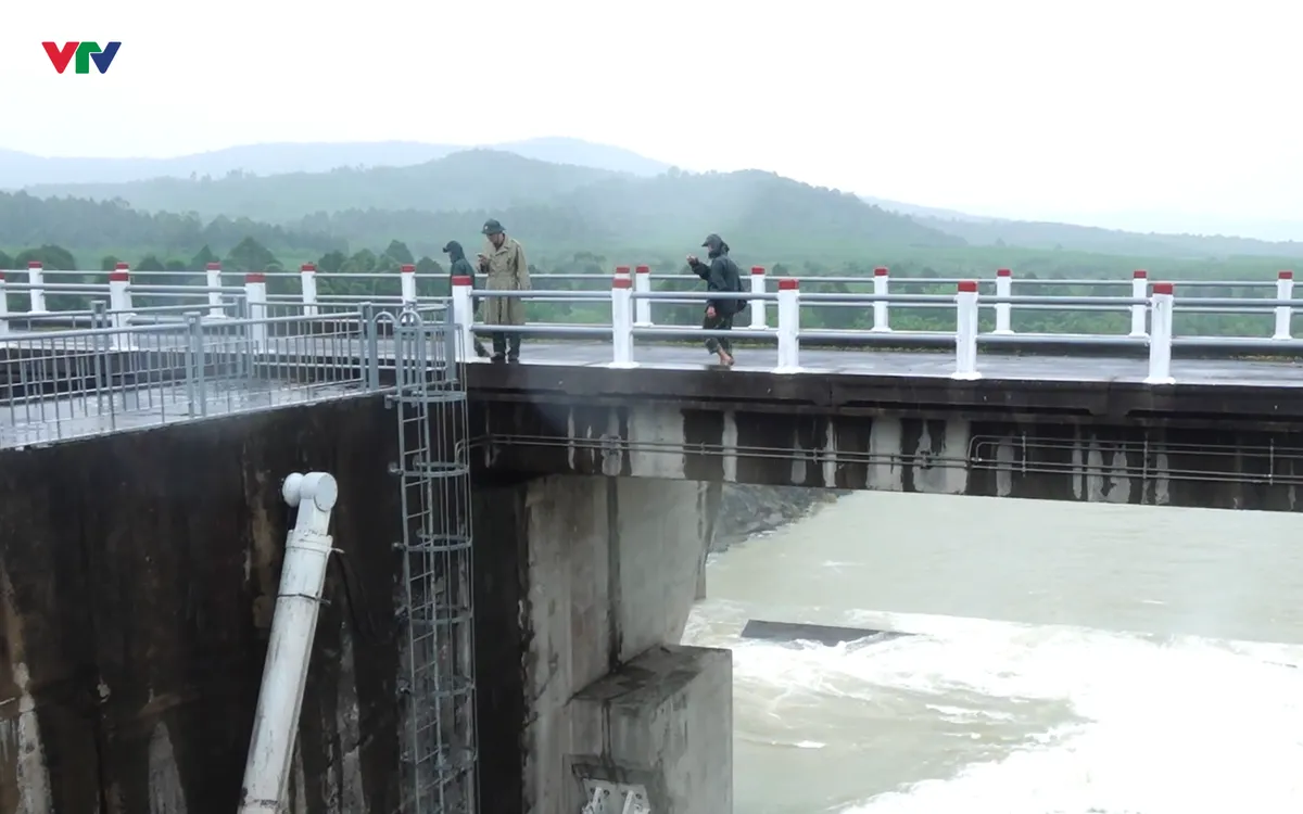 Đắk Lắk yêu cầu các hồ chứa vận hành, hạ mực nước đón lũ bão số 15.