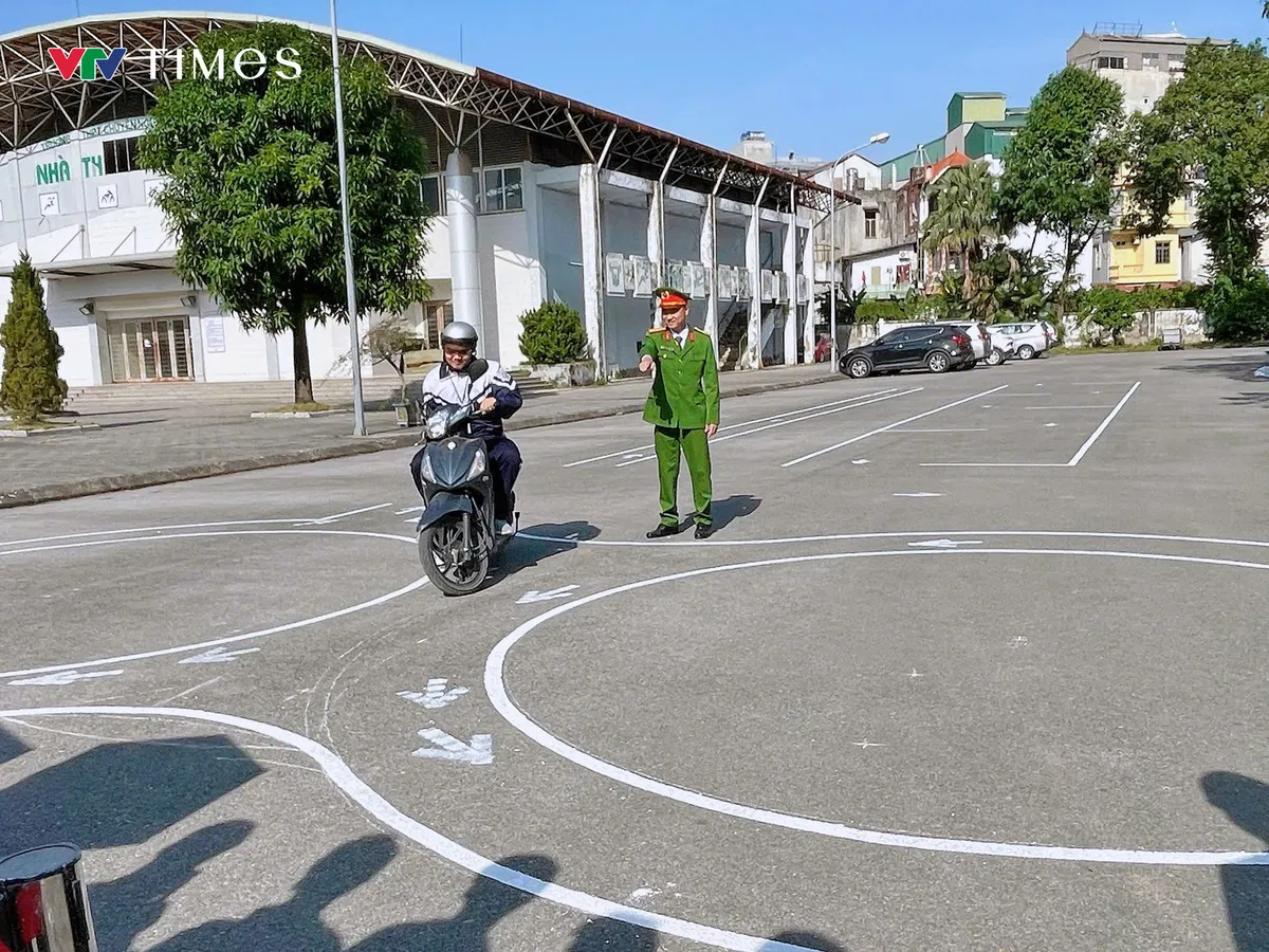 Hà Nội: Tổ chức khoá đào tạo bồi dưỡng kiến thức pháp luật và kỹ năng lái xe an toàn cho học sinh - Ảnh 3.