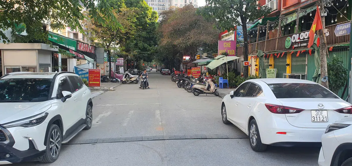 Nhân chứng kể lại khoảnh khắc người đàn ông bị đánh dã man ở Hà Nội - Ảnh 1.