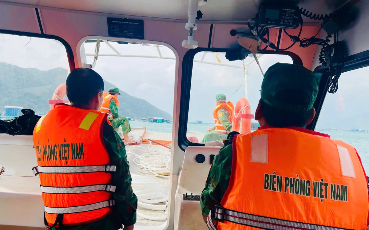 Đắk Lắk: Ngư dân khẩn trương đưa tàu thuyền vào nơi neo đậu an toàn,chấp hành nghiêm lệnh cấm biển  - Ảnh 3.