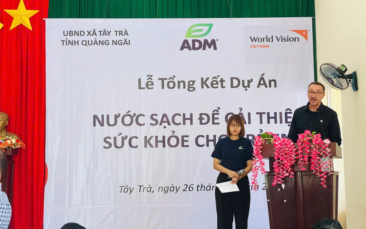Mang nước sạch cho trẻ em tại Quảng Ngãi - Ảnh 2.